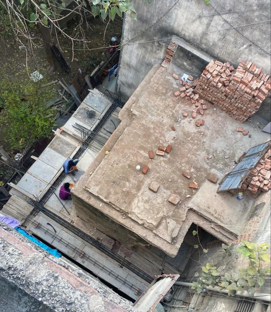 modikedeewane11's tweet photo. @CPCB_OFFICIAL @LtGovDelhi @PMOIndia @dcrohinizone Unauthorise const. at Rohini Sector 16 Block G-5 Janta Flat No 07. Encroachment on govt. land &amp; severage causing pollution. MCD Works department officials involved in encroachment.This is causing sanitation problem and smely area https://t.co/BMlDh5VsNK