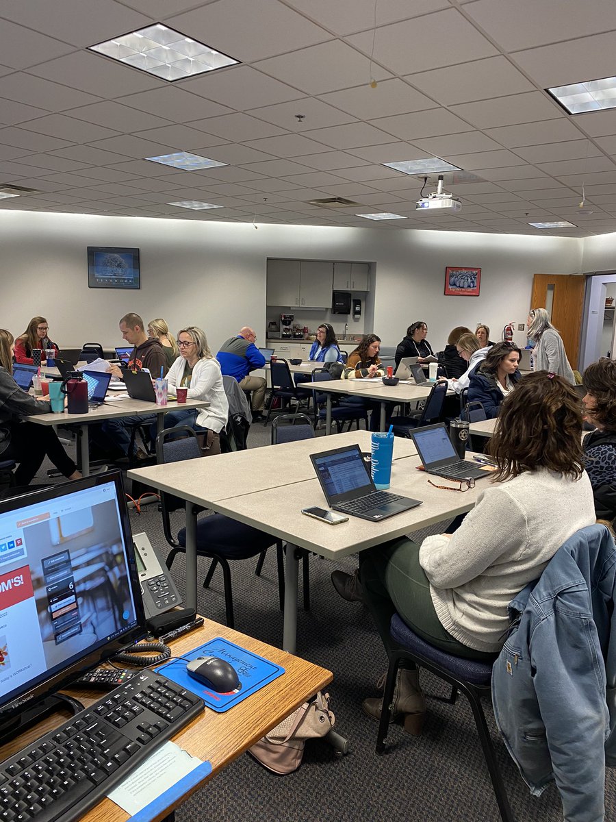 BGoodArtnGift's tweet photo. I started my week with a group of fabulous teachers and I’m ending my week the same way! How lucky am I?
Another great @NorthPointESC #GiftedPD getting started 🙌🤩
Today we’re flipping Bloom’s… why not start at the top? 🤷♀️💡 https://t.co/zTGIjUbz7c