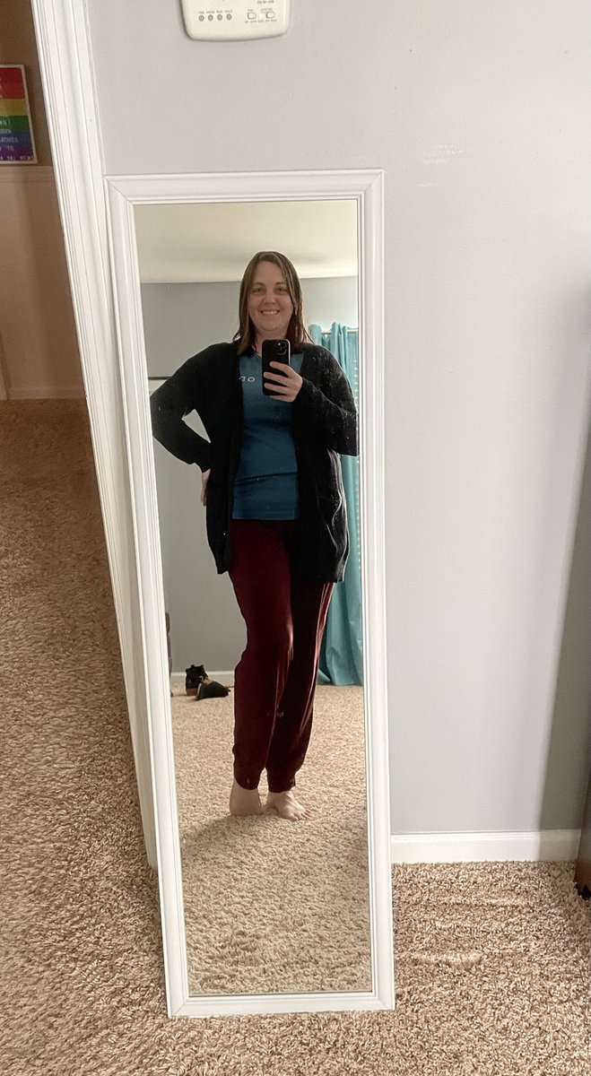 ReadWriteChai's tweet photo. Today’s look is titled “I wish I didn’t have to leave the house.” #dayoff #planningday #gradingday https://t.co/KignYvLBZN