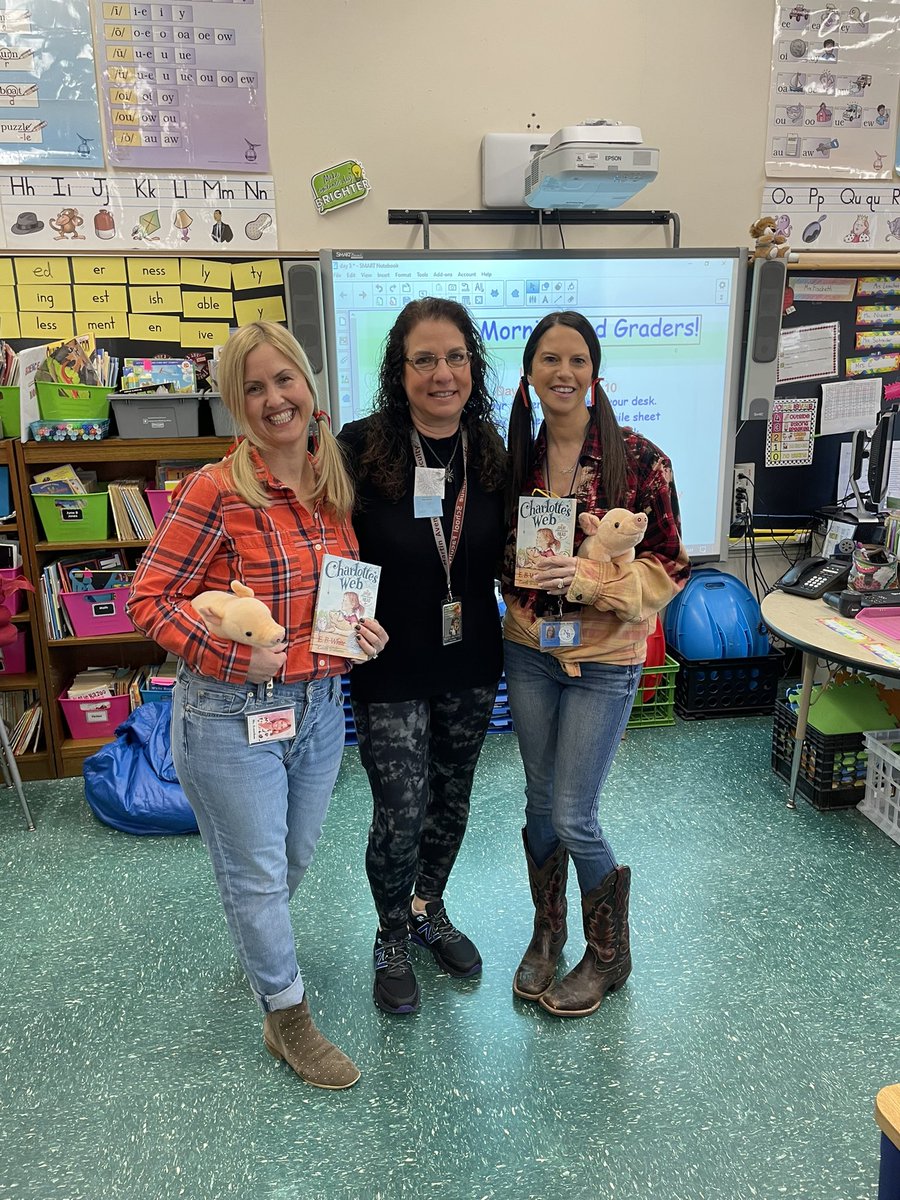 afischettinb's tweet photo. Dress up as your favorite book character day! What a fun day! #parpfun #welovebooks @NBUFSDPride @Martin_Avenue https://t.co/3S8EnsFAm5
