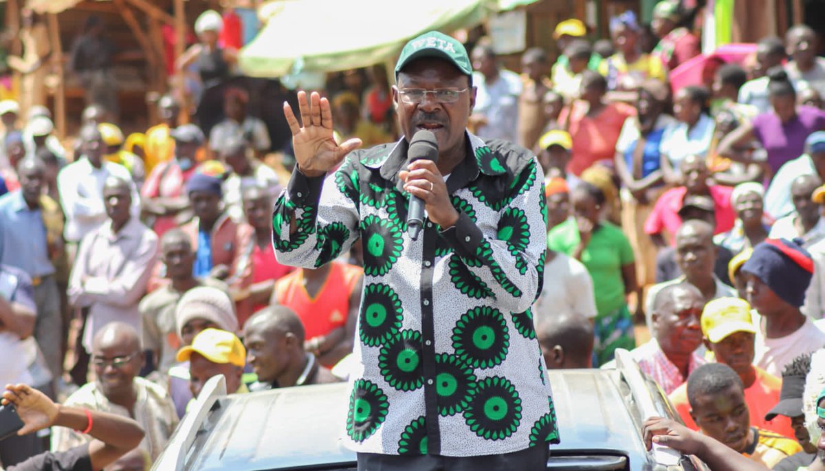 WilliamsRuto's tweet photo. At Shinoyi in Navakholo and Eregi in Ikolomani, Kakamega County, Ford Kenya Party Leader @Wetangulam accompanied by MPs @Cleophasmalala (Kakamega), @BenWashiali001 (Mumias East), John Waluke (Sirisia), Majimbo Kalasinga (Kabuchai), ... https://t.co/7qQn2O6pfg
