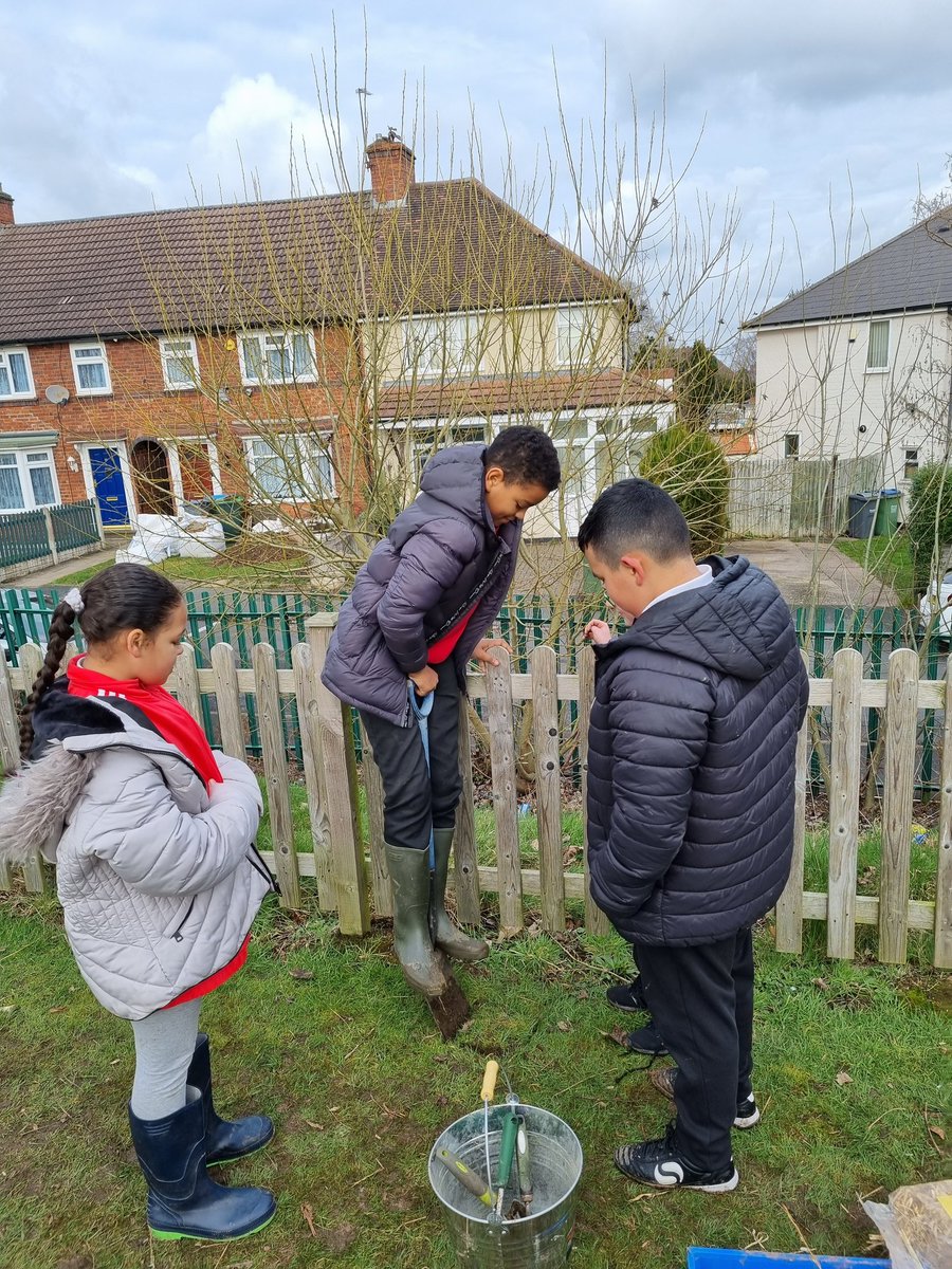 Goodall_Miss's tweet photo. Round 2 in the garden. Creating walls, planting willow trees and getting muddy! @UplandsManor https://t.co/7bg0WSmTaY