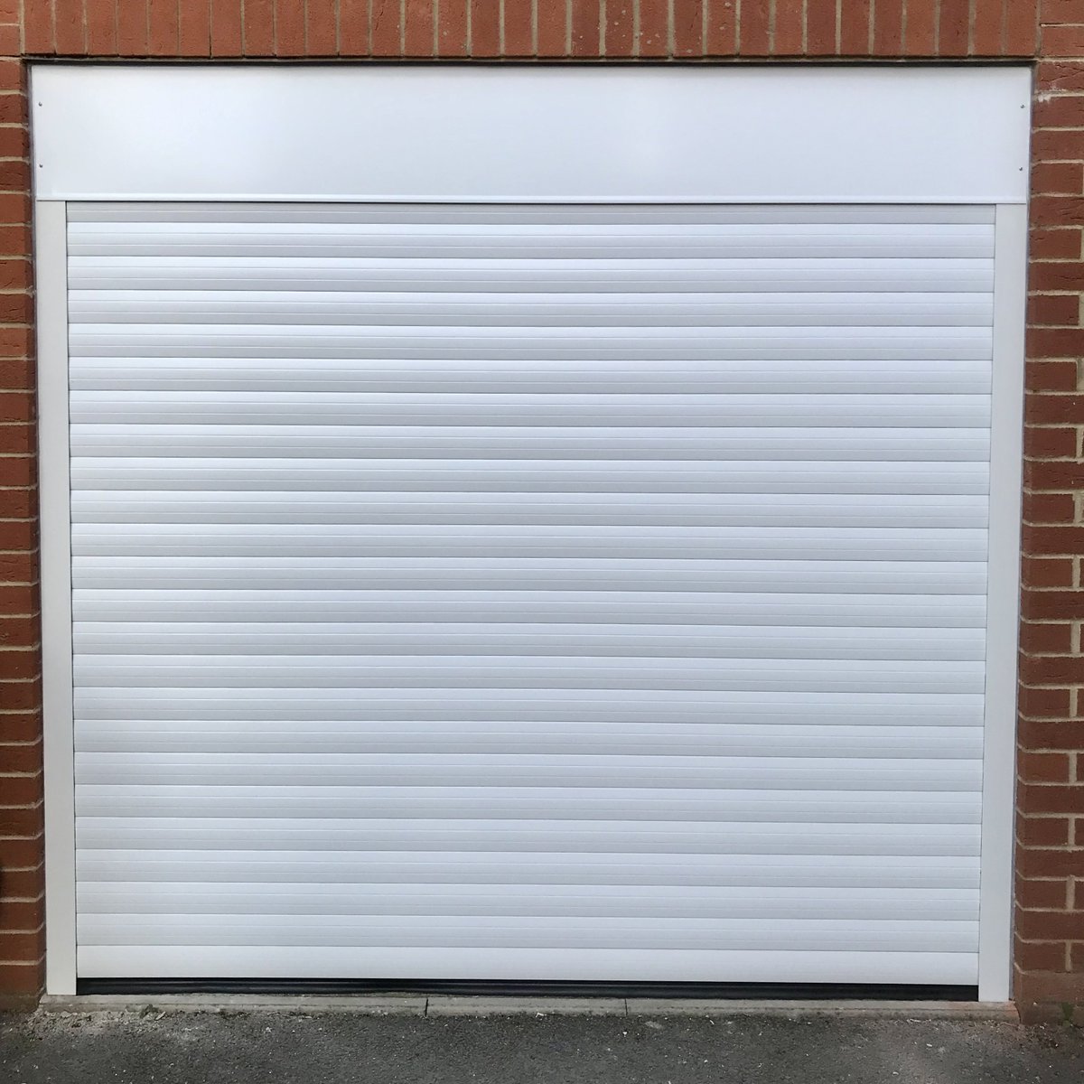 AceHerts's tweet photo. Sometimes it’s just time for a change. Our client in #Stotfold swapped their up and over door for a fully automated electric #RollerDoor.

With its double walled aluminium laths it offers superior insulation- a smart way to help keep your home warm.
#WeAcedIt #BizHour #GarageDoor https://t.co/zG7QuHMGmb