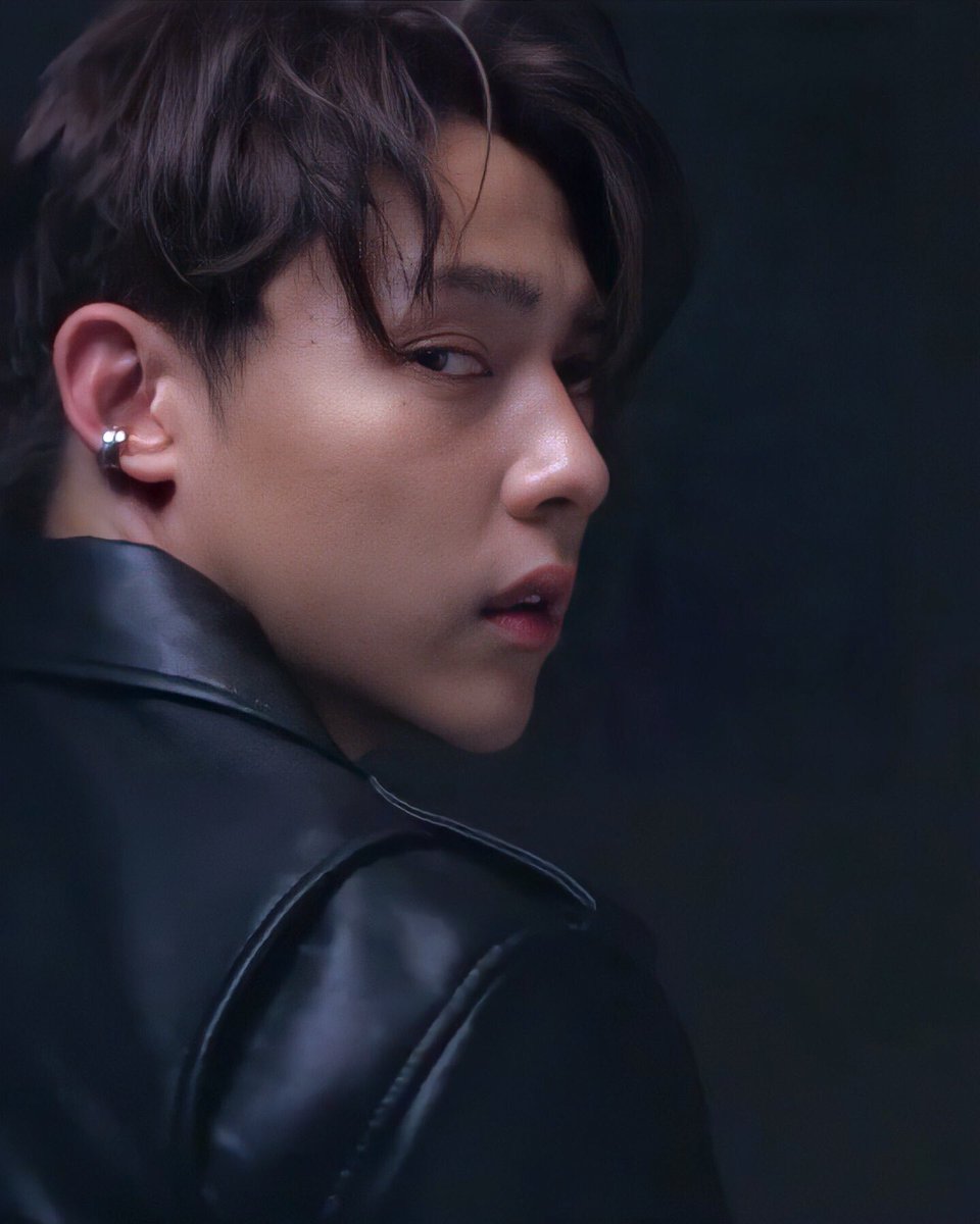 หล่อบาดจิตบาดใจ กระแทกใจสุด ๆ เลยพี่ต๋าา ลุคนี้ในละครสักเรื่องได้มะ ฮือออ ❤️

กราบ L’OFFICIEL และ CHANEL 🙏🏻

#หมากปริญ