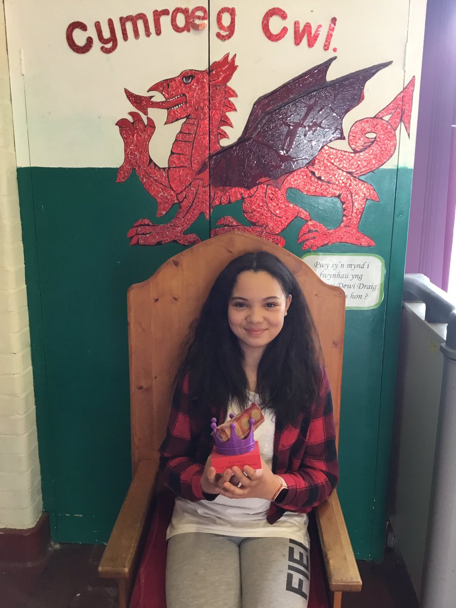 Llongyfarchiadau am ennill Y Gadair yn yr Eisteddfod eleni! Congratulations on winning the Eisteddfod Chair this year! ⭐️ 🏴󠁧󠁢󠁷󠁬󠁳󠁿 #bendigeidfranygbt <a href="/helenbowen1/">Helen Bowen</a>