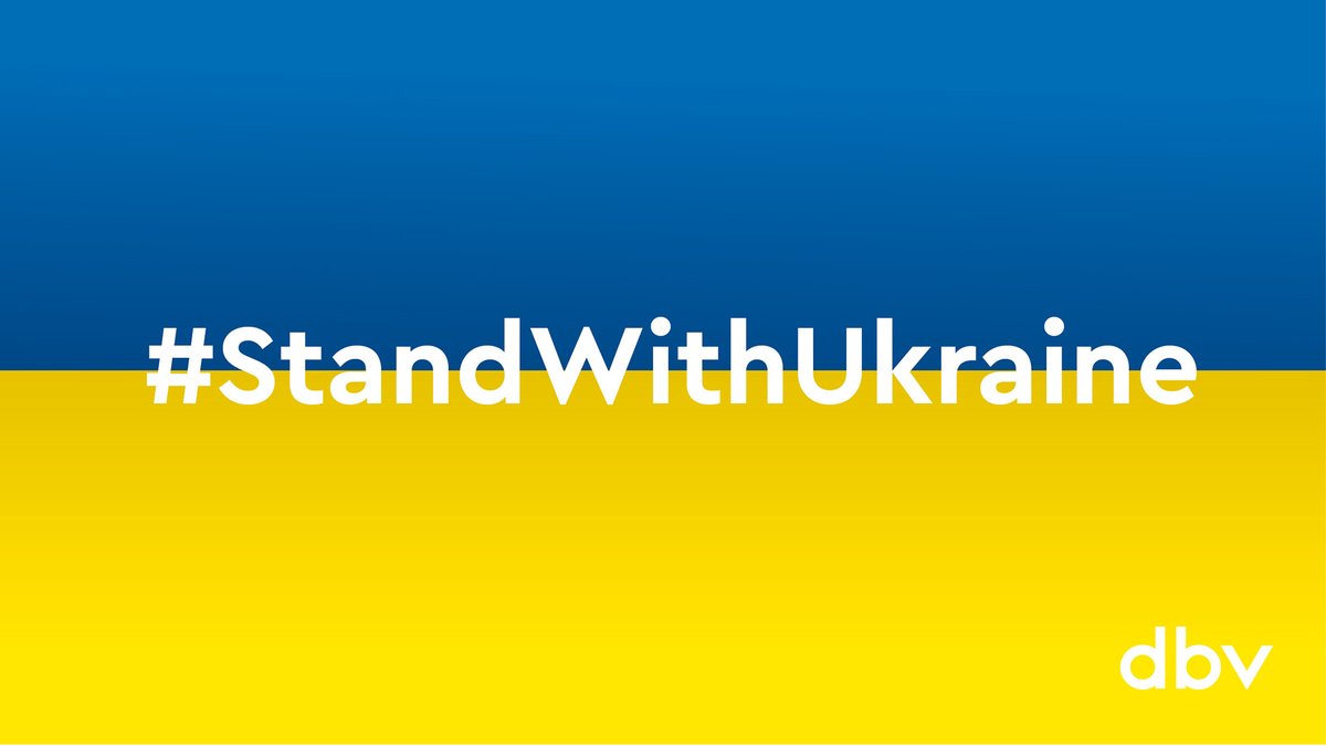 bibverband's tweet photo. #Bibliotheken bekunden auf ganz unterschiedliche Weise ihre Solidarität mit der #Ukraine. Vor allem aber bieten sie zahlreiche Möglichkeiten, sich umfassend zu informieren. Auf unserer Webseite haben wir Beispiele zusammengetragen. 
👉https://t.co/8OMqpKePCK 
#StandWithUkraine https://t.co/rYbt8I546U