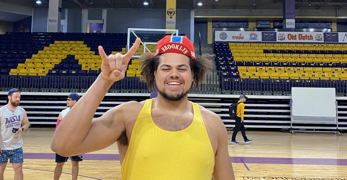 maverick_scoop's tweet image. The winner of this years best dressed Bro Day is @DeontaeVeney78