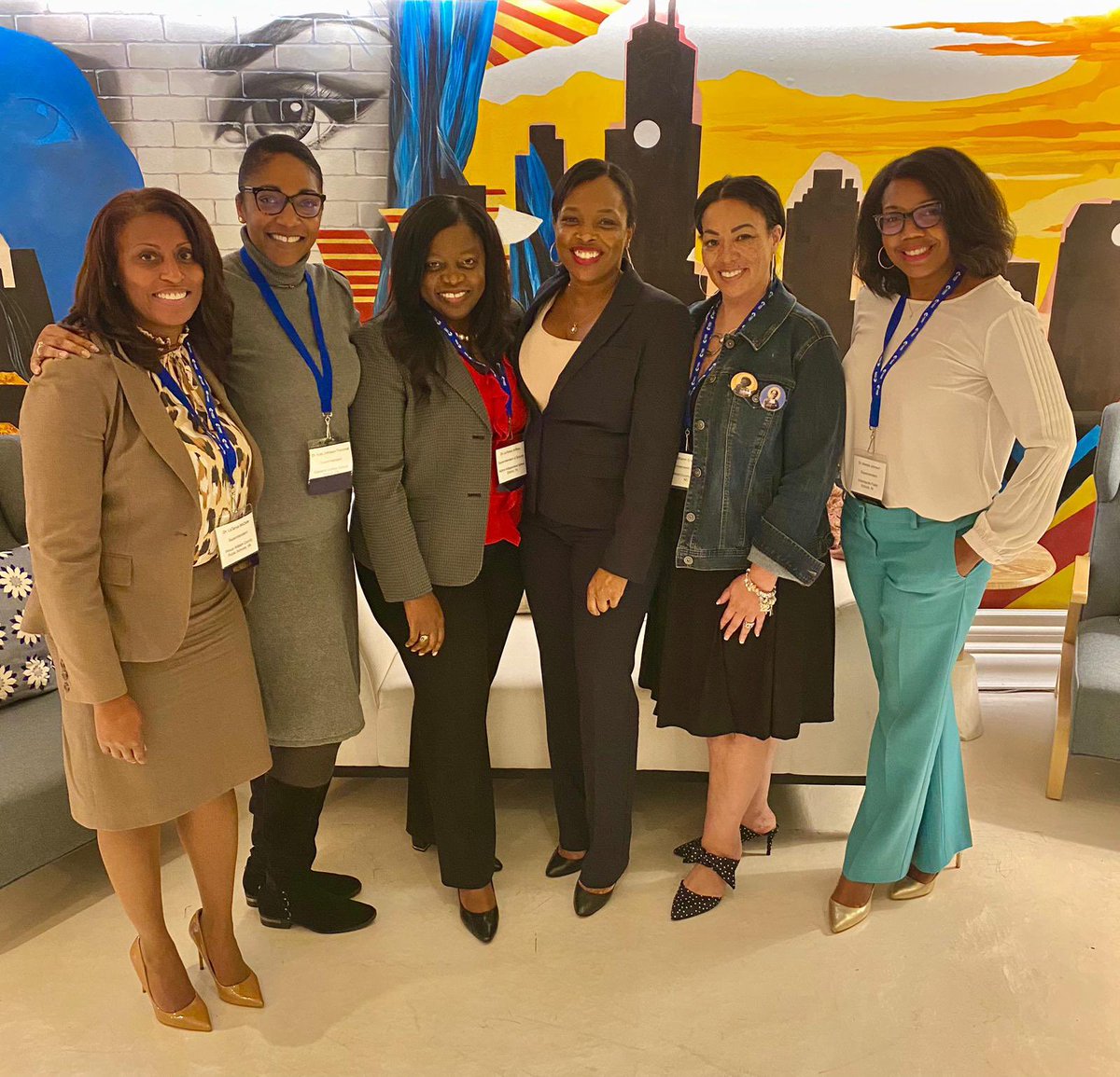 Did you know just a little over 25% of supts are women (while ~75% of teachers are women)? I love my network of #sistersupes & look forward to more women joining us! #WomensHistoryMonth @scontrerasGCS @SonjaSantelises @drgoffney @LDMcDade @ChrisFowlerMack @kylajohnsontram