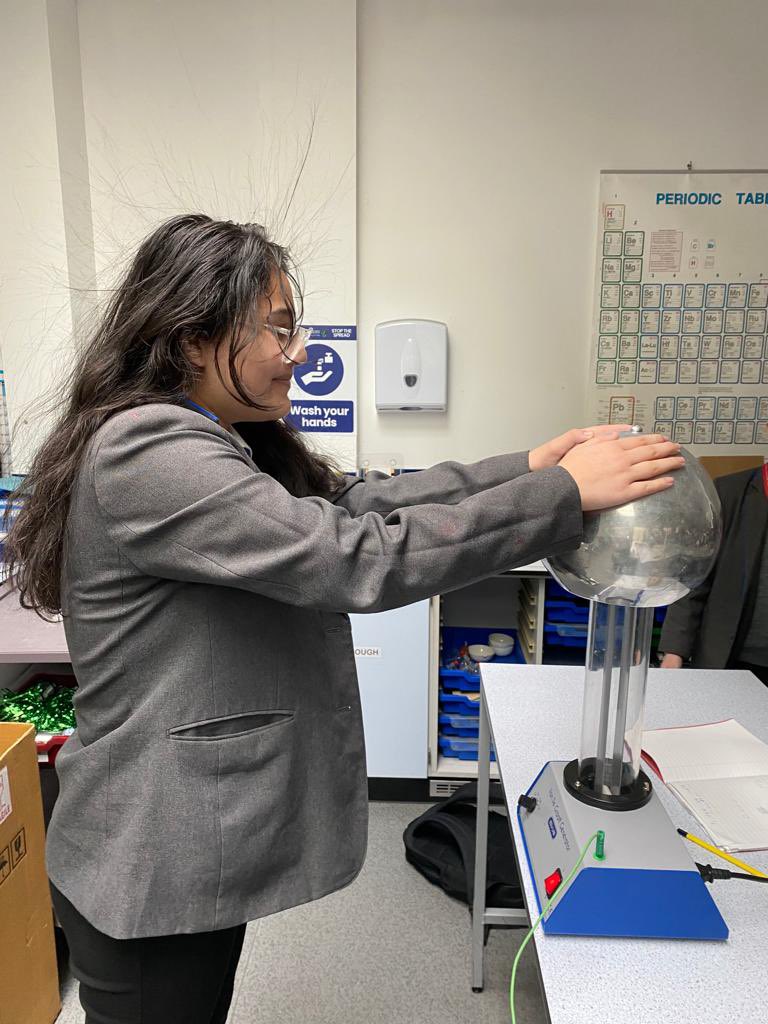 DeaneryScience's tweet image. Mrs Williams’ Year 8 class have been learning about static electricity! @deaneryhigh