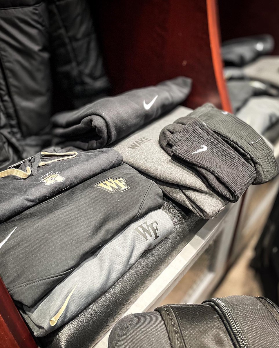 Fresh gear for the our trip to England 💧

#GoDeacs 🎩
