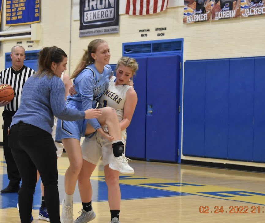 WGAthleticsPA's tweet photo. Win or Lose we do it with class. Katie Lampe and Brooke Barner helped an injured Crusader off the court during last weeks WPIAL playoff game👏🏻🏀 #sportsmanship @crusaderathdept @westgreenegbb @wpial7 @PIAASports @AthleticsGreene https://t.co/j8vBGcebYR
