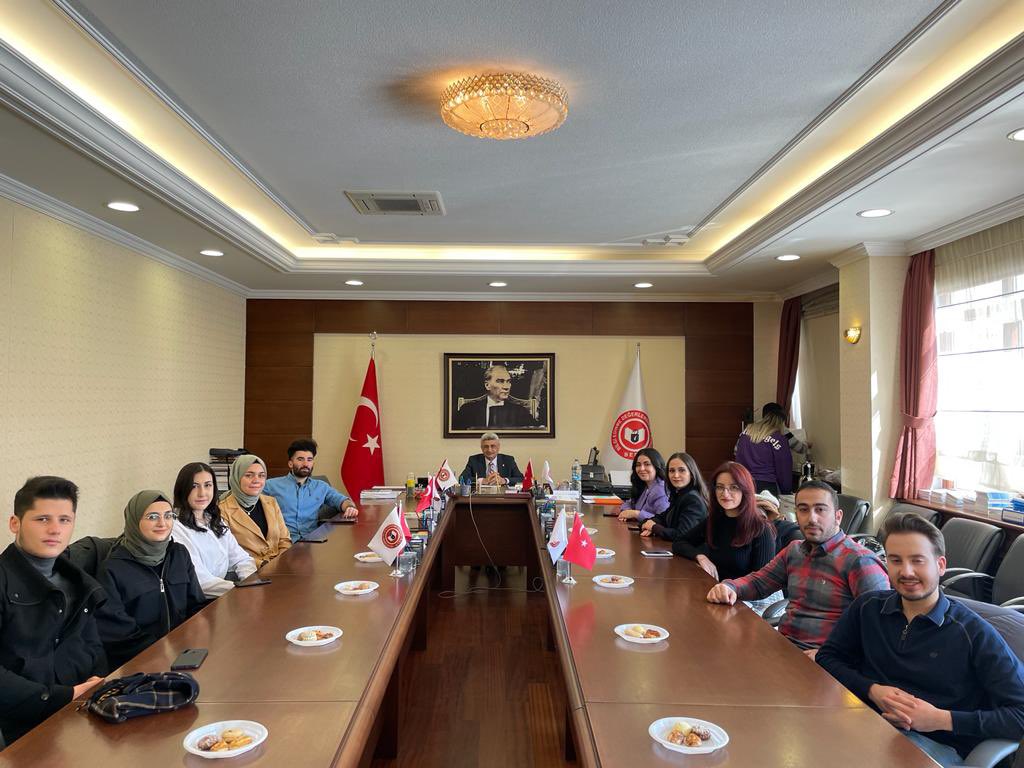 Bugün,Ankara Hacı Bayram Veli Üniversitesi Hukuk Fakültesi İnsan Hakları Topluluğunun değerli öğrencileri ile Türkiye’deki insan hakları kurumsallaşması, <a href="/BEDK_TR/">BEDK</a> , mevzuat ve çözümlemeler üzerinde ayrıntılı bir sohbet gerçekleştirdik.Teşekkür ederim.<a href="/hacibayramedutr/">Ankara Hacı Bayram Veli Üniversitesi</a> #HumanRights