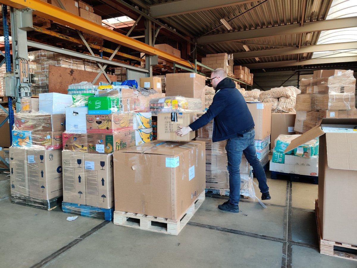 tienvoorjedag's tweet photo. Onder de indruk wat voor werk er verzet wordt bij #RoosKCB door personeel en alle vrijwilligers o.l.v. Niels en @MarielleBaars 
Zo gestroomlijnd, zo goed doordacht.

Vanmiddag was ik er vanuit @OVDD1 
Maandagmiddag meld ik me als vrijwilliger.

#topactie https://t.co/gHA44doyRb