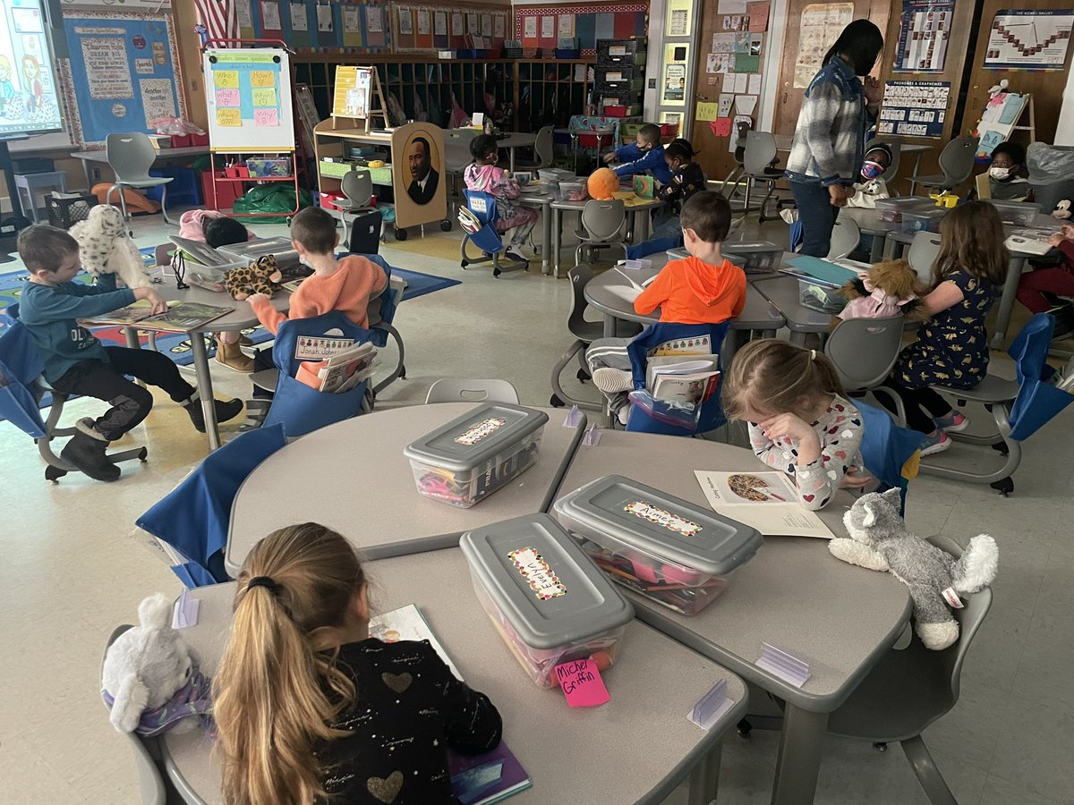 Continuing Read Across America week by sharing our love for books with a favorite “friend” from home! 🤍 <a href="/MrsGiannuzziSL/">Holly Giannuzzi</a> <a href="/syracuselatin/">Syracuse Latin</a> <a href="/SyracuseSchools/">Syracuse City School</a>