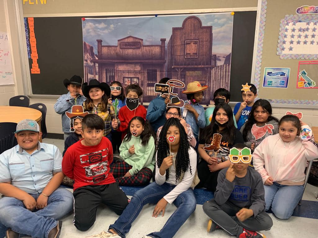 MrsPStanley's tweet photo. Transformation Thursday! Round up your Space Knowledge!! #western #Stem #RoyalISD https://t.co/GgHnIBHFtw