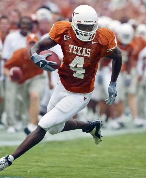 HookemHeadlines's tweet photo. Jordan Shipley and Roy Williams trail only Ryan Broyles in Big 12 history in terms of receivers with the most games with at least 100 yards and 1 TD while their team won in their career. They each had 23 games that met that criteria. https://t.co/JVHFs32DPO