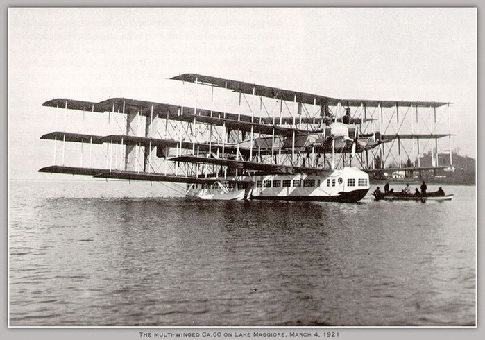 imdt1's tweet photo. 4.03.1921г. в воздух поднялся 100-местный самолёт - Caproni CA-60. Этот монстр был сооружен из  3  бомбардировщиков, под которыми установили корпус - длинный пассажирский вагон. При посадке после 2 полёта он получил  повреждения, что больше летать на нём никто не рискнул. https://t.co/ekHl5io1Fq