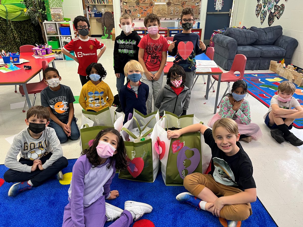 BISCharlotte's tweet image. Y3 would like to say a huge THANK YOU to everyone who donated to their valentine’s collection. Once all the donations were gathered we were able to send 3 huge bags full of shampoos, deodorants, body washes, toothpastes, game books & more to our friends at Carolina’s Rehab Center