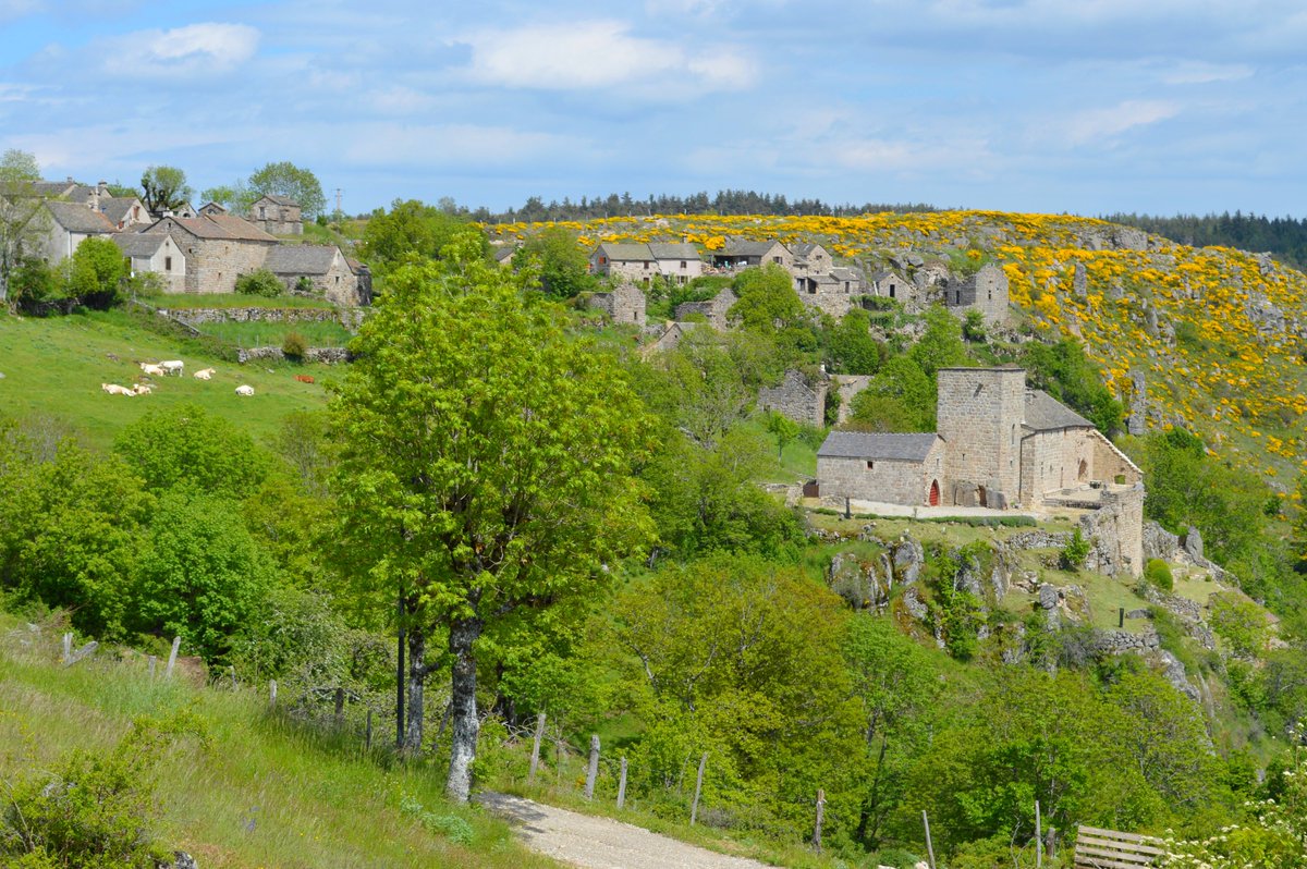 Reconnaissez vous ce jolie petit village qui se situe sur le Chemin ?

#urbain #lozere #gard #vaucluse #GR #randonnée
39 s