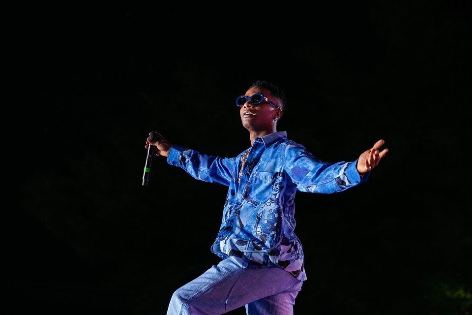 BukiHQMedia's tweet photo. It is #FlashbackFriday again!💃🏾
Highlights from the event of the year, the Afro-Beats Hall of Fame induction ceremony that happened live in Amore Gardens on February 26th, 2022 with a lot of amazing celebrities and public figures in attendance. @afrobeatshall
#ABHF https://t.co/aownsdY6b2