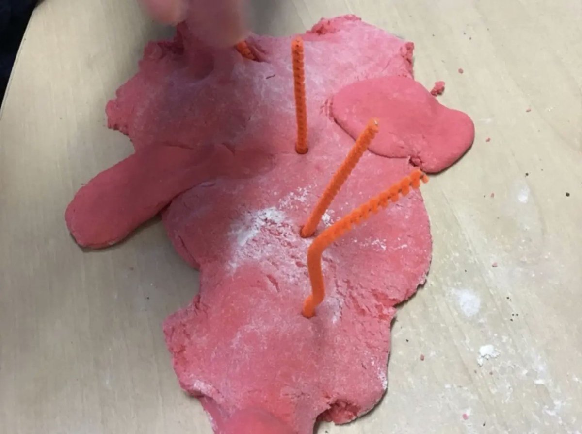 SpringNursery's tweet photo. Innovators made their own dragons with the plaudough for St David's day. We looked at the Welsh flag, talking about the colours we could see and had a go at our own still life daffodils drawing. #stdavidsday #preschool #wales https://t.co/k6VAxRBS1k