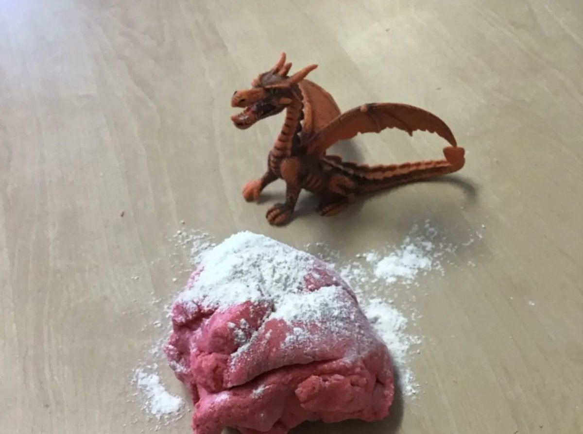 SpringNursery's tweet photo. Innovators made their own dragons with the plaudough for St David's day. We looked at the Welsh flag, talking about the colours we could see and had a go at our own still life daffodils drawing. #stdavidsday #preschool #wales https://t.co/k6VAxRBS1k
