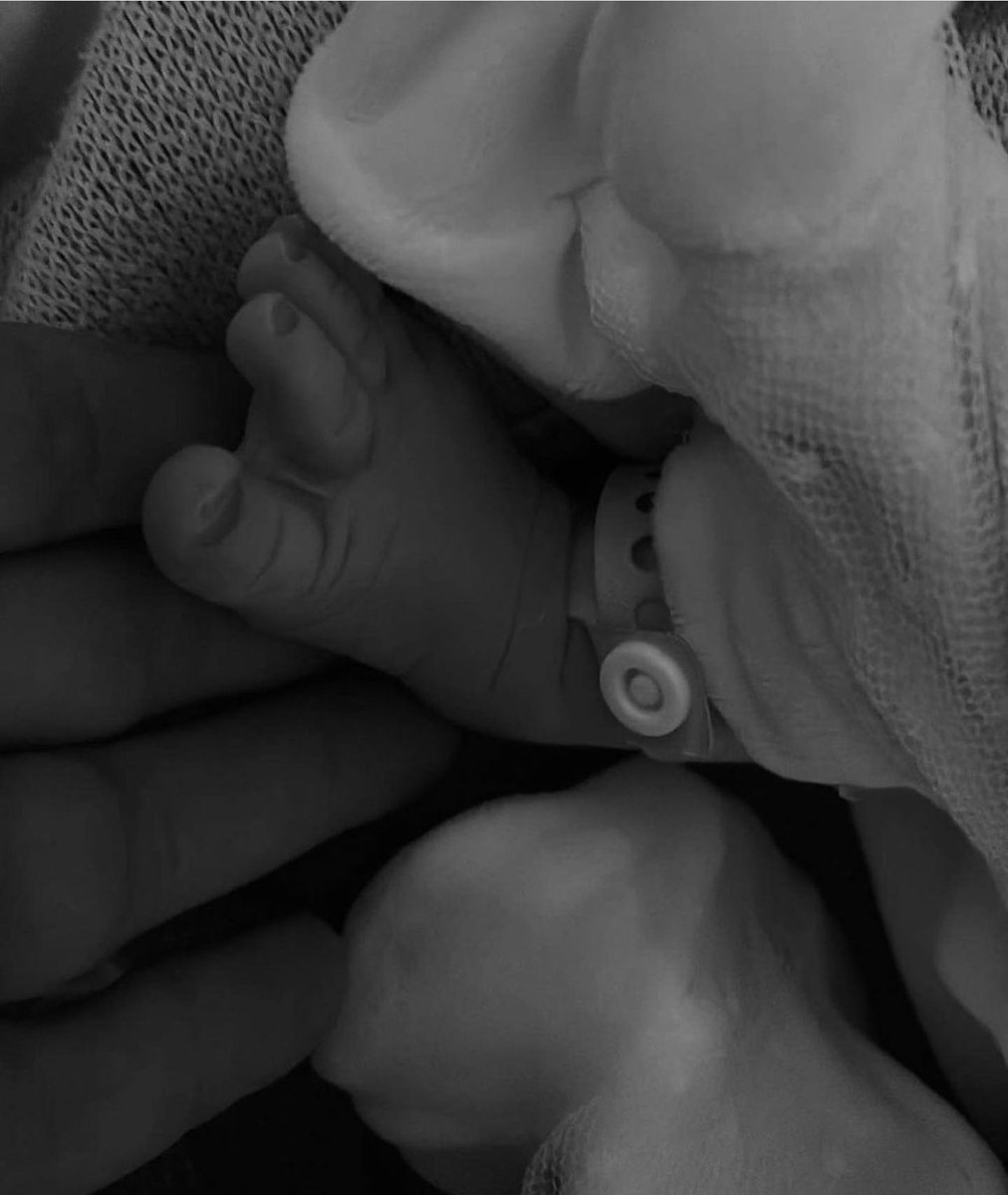 Wendy65872240's tweet photo. Dalla 🏍 al 🍼 #ValentinoRossi #Giulietta 🎀 https://t.co/M72P6vqd99