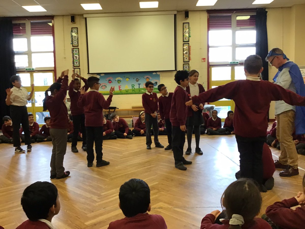 Year 5 have loved spending time with Mr Simpson this afternoon <a href="/LBMDRAMA/">Littlebigmouth Drama</a> #drama #superheroes