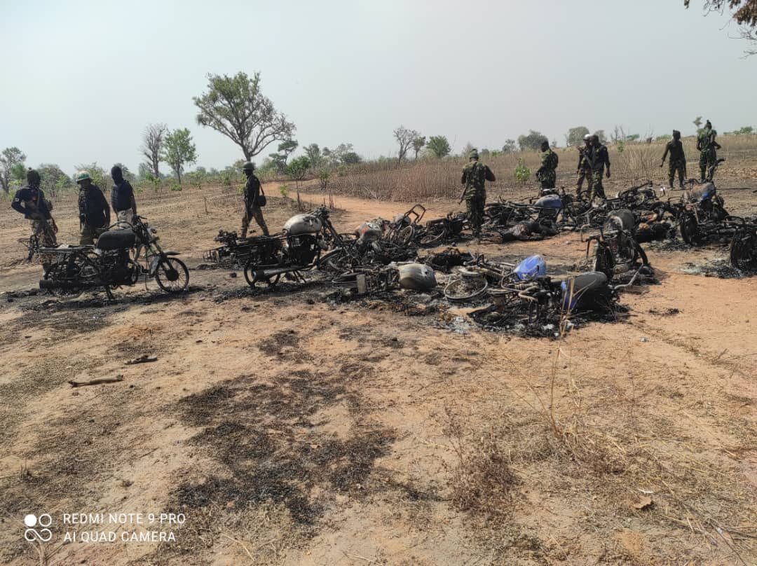 OvieNews's tweet photo. Nigerian Airforce in a new development has incinerated over 100 bandit-terrorists in Niger State.The terrorists who attack remote communities in a large convoy of motorcycles,also lost their bikes and weapons in the air raid. It would serve as deterrence to other banditry group. https://t.co/9XcK7eIIkF