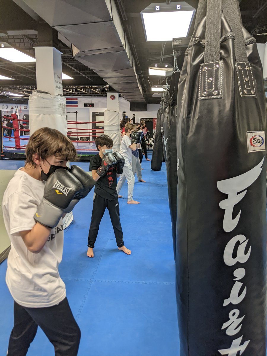 TOPrepSchool's tweet photo. Several TPS classes have had the opportunity to go to Toronto Kickboxing and Muay Thai to learn about mixed martial arts this year! Here are some photos from Ms. O’Dwyer’s visit with her Grade 7 Physical Education class. 

#TorontoPrepSchool #MMA #muaythai https://t.co/WYIRLtyL0x