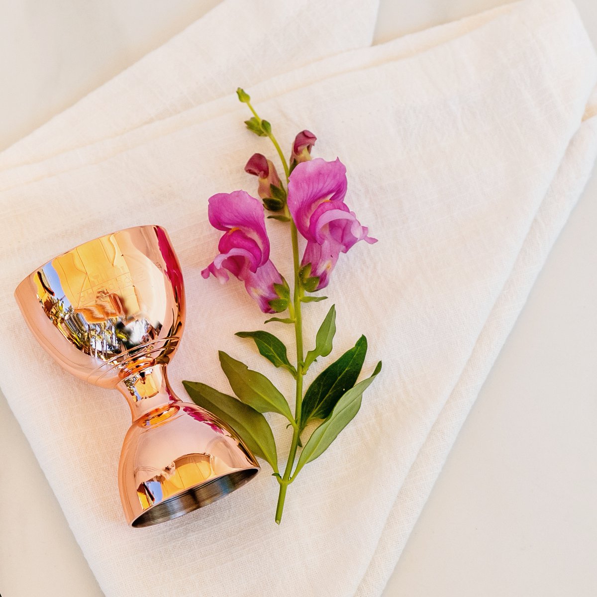 A Bar Above tweet media