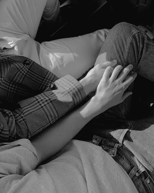 sadistskv's tweet photo. #taekookau a/b/o Jeongguk is working late when the elevator breaks down, trapping him and Taehyung, an omega in heat, between floors.  In the throes of passion they end up imprinting.

Jeongguk doesn't see him again till Tae is being fired for being an unmated pregnant omega. https://t.co/fNofVi72St