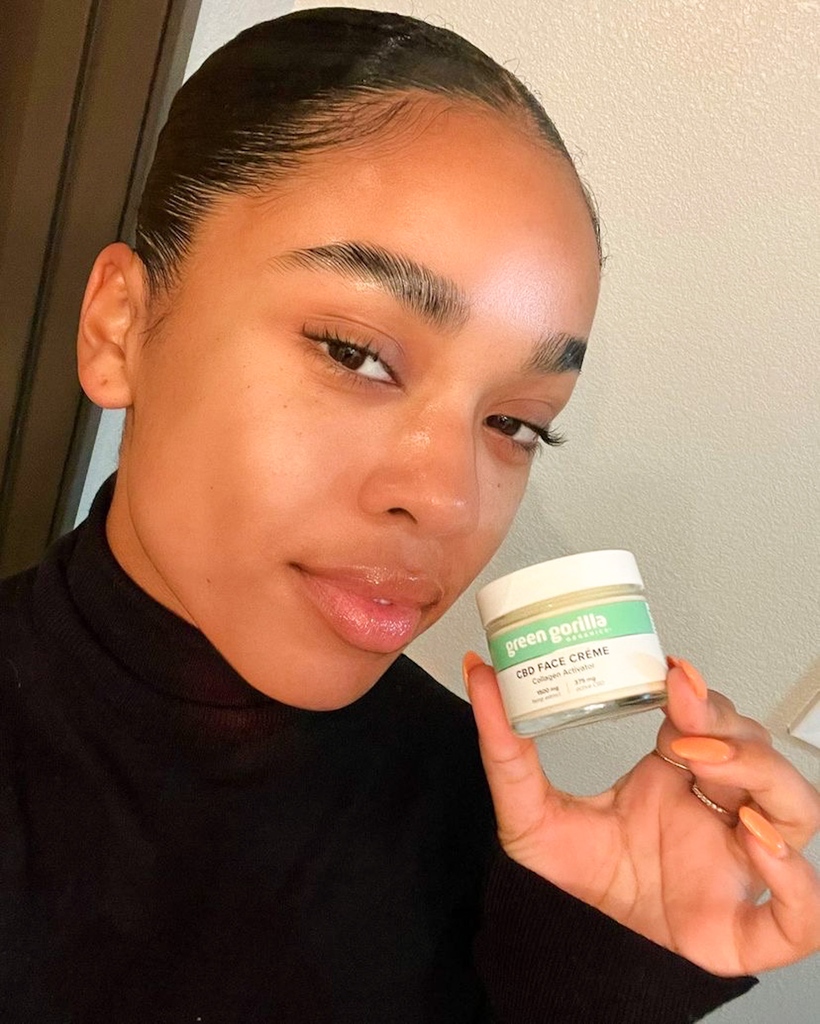 Wake up to the glow of natural, well-rested skin by including our Face Crème in your PM routine. ✨

Apply gently on the face and neck for a radiant, firmer look.

Shop now at ilovegreengorilla.com
#skincare 
#clearskin #naturalskincare
#allnaturalingredients