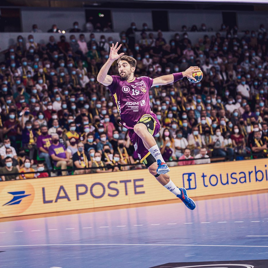 37' 🔥🔥🔥

BALAAAA ON FIRE ! 

Ca tient le choc en défense, Dunkerque n'a toujours pas trouvé la marque en deuxième mi-temps.  (𝟏𝟔-𝟏𝟒)

#HBCNUSDK