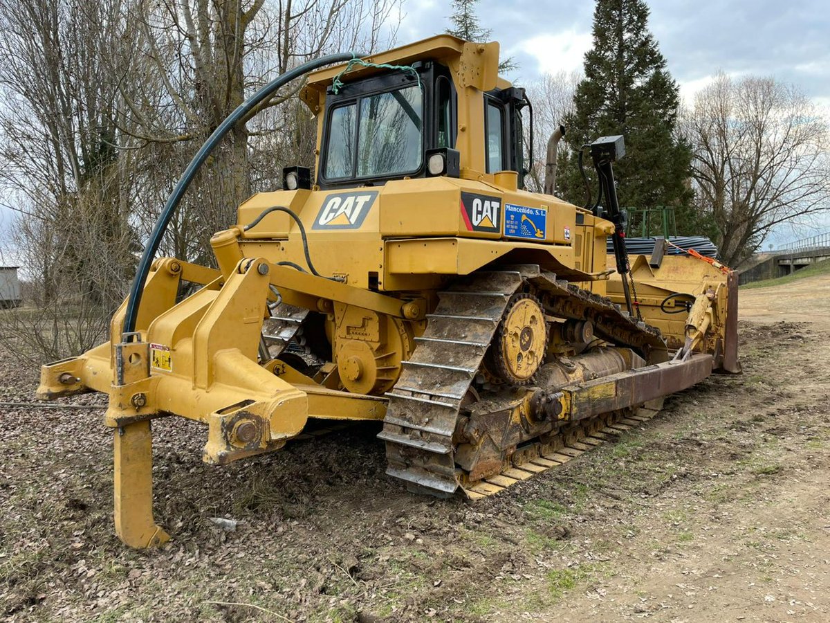 Nuestra nueva incorporación a la empresa, un bulldozer para inyectar la fibra óptica en toda la provincia de León.

#derribosenleon 
#excavacionesmancenido #excavaciones #movimientodetierras  #aparejadores  #reparaciondeterreno 
#derribos 
#obranueva