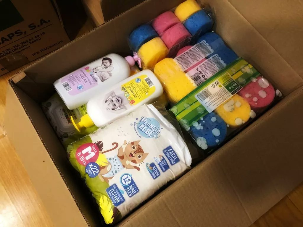 Tarde de colocación, clasificación y empaquetado de la #AyudaParaUcrania que se está llevando a cabo en #Riaza.
Gracias a todos los que estáis aportando vuestro granito de arena para ayudar en esta emergencia