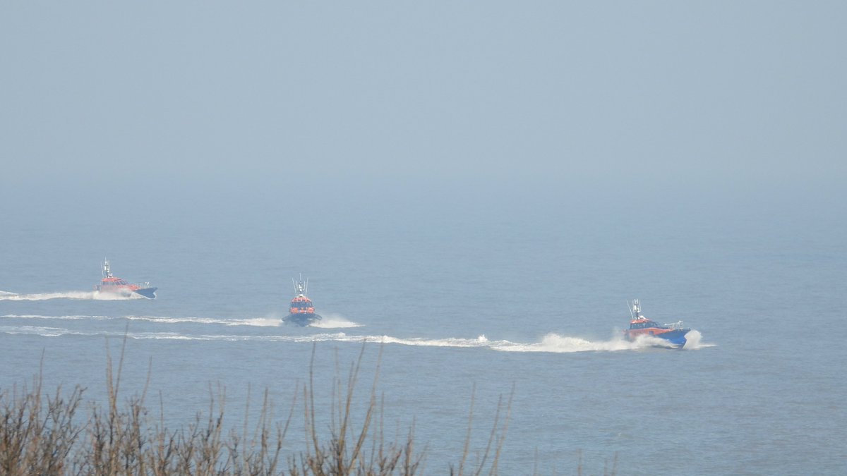 An unusual sight off Lowestoft this morning. Three pilot vessels together. #pilotboats #shipping #maritime