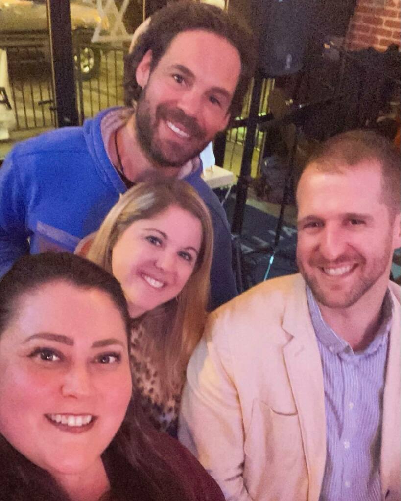 Ash_vsEvilBread's tweet photo. Look who came to town! @asonforsyth Hope to see more of the Forsyth bunch next time ๐ฅฐ @angela.hope.16
.
#welcometocolorado #familytime #thealleylittleton #tacothursday #dinneranddrinks #livemusic https://t.co/vB5k7YO19A https://t.co/oqebMCHWZg