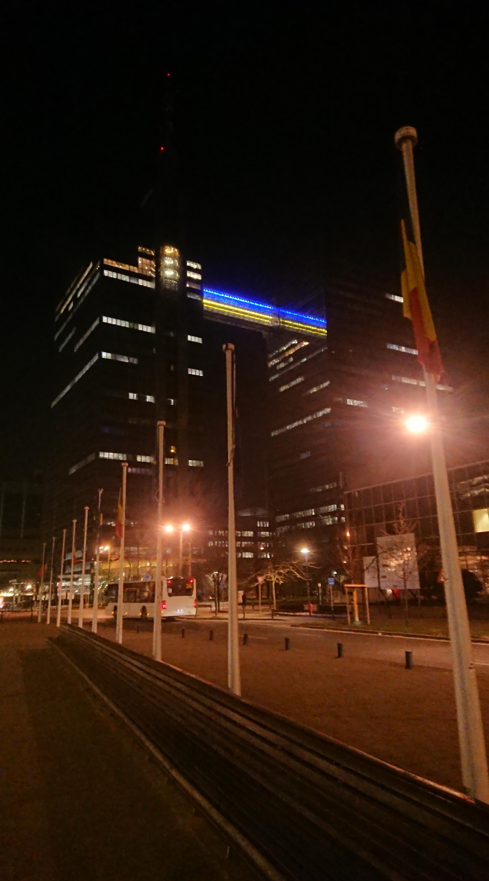Ce soir, notre passerelle s'habille de bleu et jaune comme symbole de connexion et d'espoir. 🇺🇦