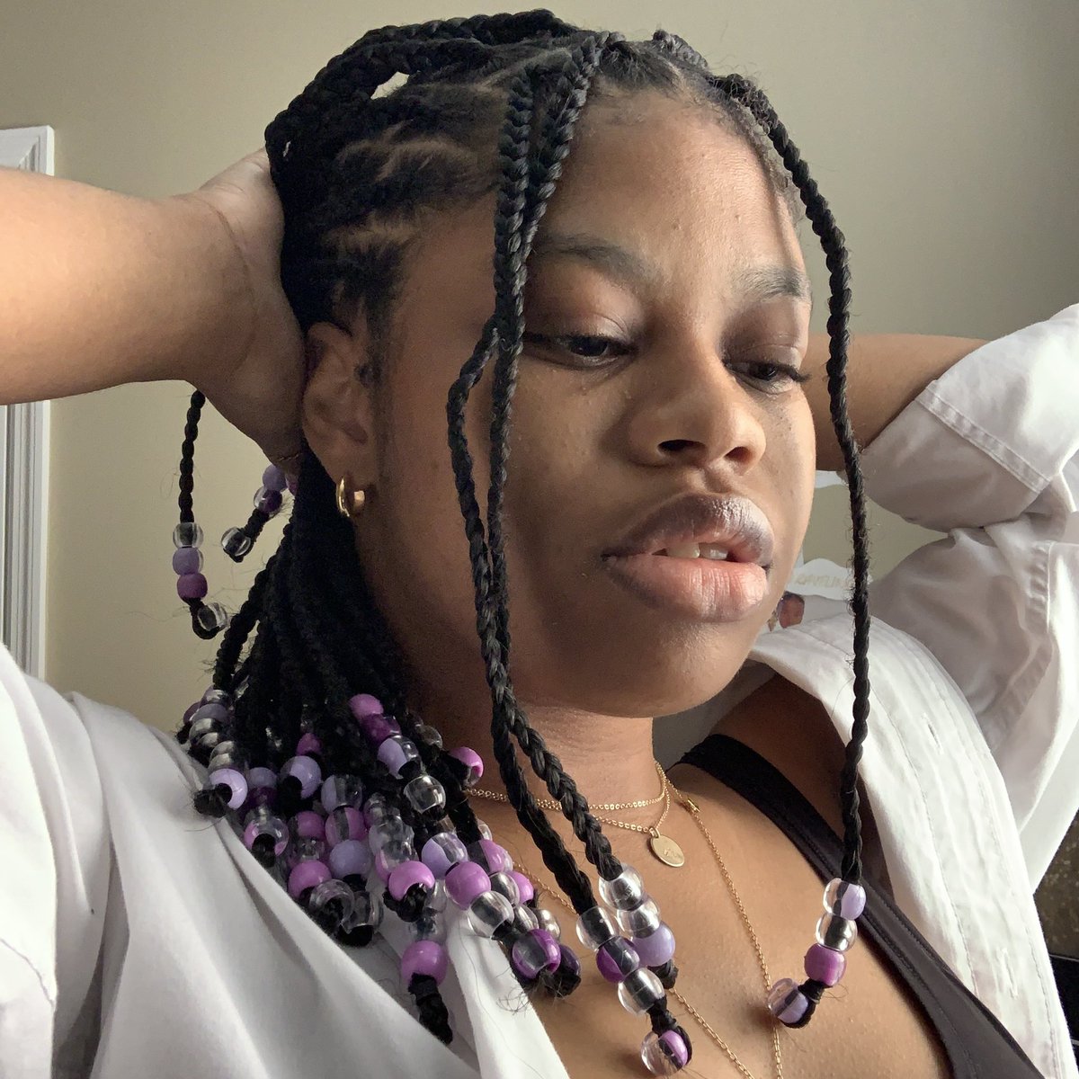 dannebbug_dee's tweet photo. I got my hair done itβs always a vibe when your nails match your beads this is it for the next two months I might change the beads but thatβs it. #BlackGirlMagic #braidinspo https://t.co/P5xVEHBpkO