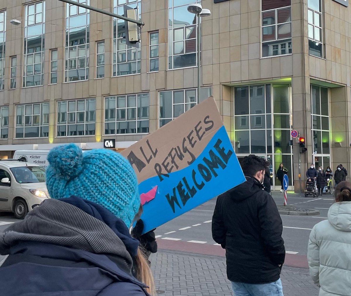 DieLinkeBi's tweet photo. Solidarisch mit der Ukraine und für den #Frieden!
Wir laufen mit Ende Gelände BI, dem Antifaschistischen Jugendcafe, Seebrücke BI, Jugend Antifa BI, der AntiRa- AG der Uni BI, dem FLA FLA, der Antifa-AG und der Revolutionären Jugend gegen #Kriegstreiberei und jeden Imperialismus! https://t.co/Aj2xPqWNGC