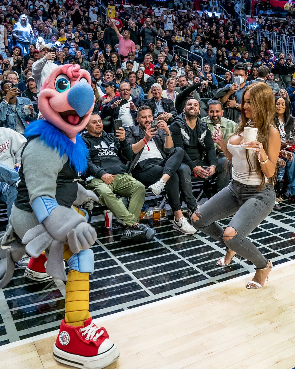 Find yourself a soulmate who looks at you like <a href="/SaweetieDaily/">Saweetie Daily</a> looks at me!