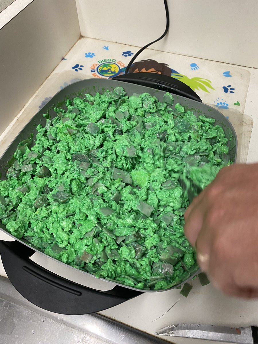 MSDusek's tweet photo. Green eggs and ham for Dr. Seuss’s birthday and completing a week of literacy activities for Read Across America Week! #celebratelps @LecantoPrimary @CitrusSchools https://t.co/klBoU9LO1Q