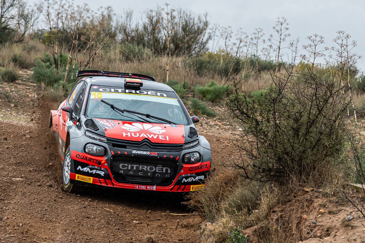 CitroenEspana's tweet photo. ¡El #CitroenRallyTeam está de estreno! @Cachon_Ale y Ángel Vela se integran en sus filas a partir del @RTierrasAltas, donde comienzan este fin de semana una ilusionante andadura a bordo del #C3Rally2 🚗💨, respaldados por el equipo bicampeón del @SuperCER_RFEDA. ¡Bienvenidos! 🤗 https://t.co/LTRVUBfOF8