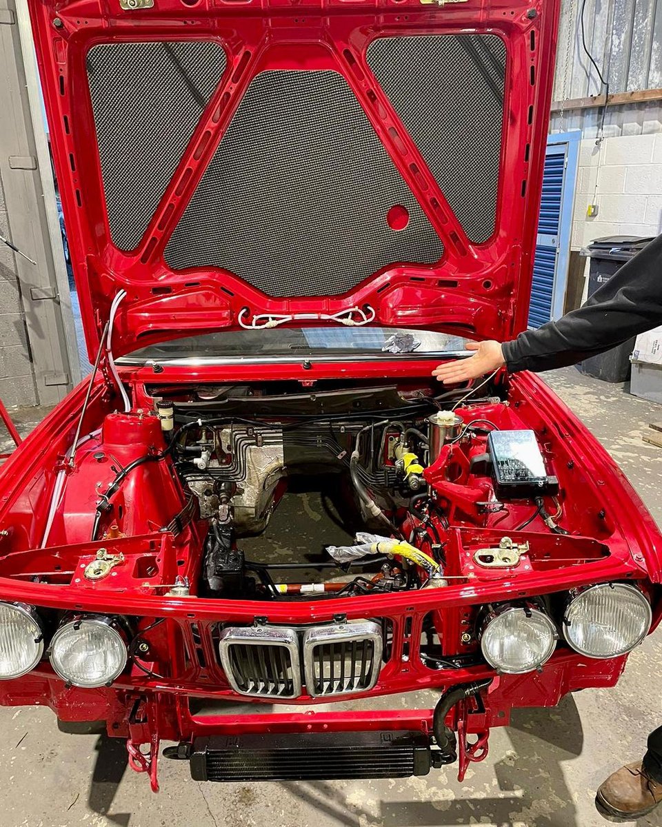 RetroGarageNFT's tweet photo. Imagine - This is our future #NFTs #RetroGarage https://t.co/wQWA0BMmc5