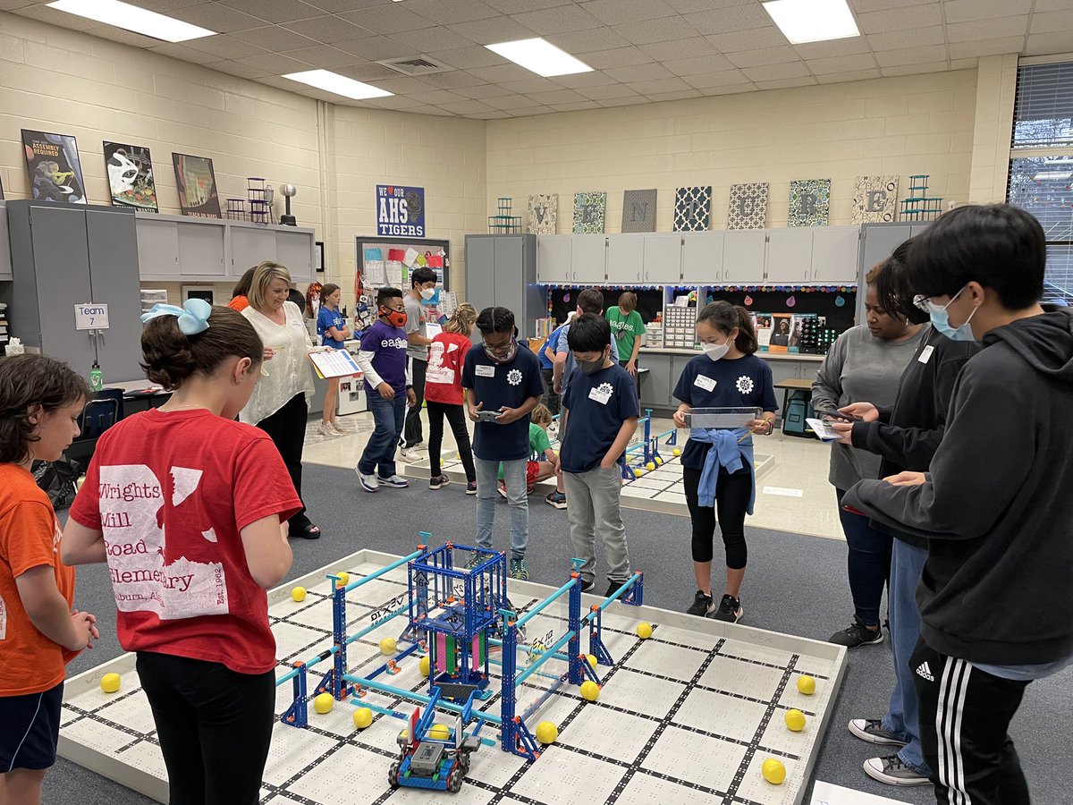 WMReagles's tweet photo. The Eagles robotics team had a great time hosting @PickElementary last night! We completed 21 rounds of competition.  Special thanks to @AuburnHighPLTW for sending us referees. #VEXIQ #BeAnEagle https://t.co/HeGnEt5Uva