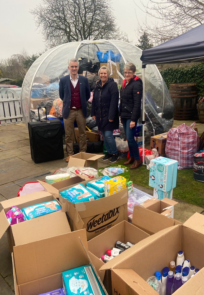 Overwhelmed by the generosity of South Suffolk’s residents who have donated so much to the brave people of Ukraine. Great to meet the brilliant team of nurses who have taken annual leave to sort through the mountain of donations <a href="/cockhorse1/">cockhorselavenham</a> in Lavenham. #StandWithUkraine️