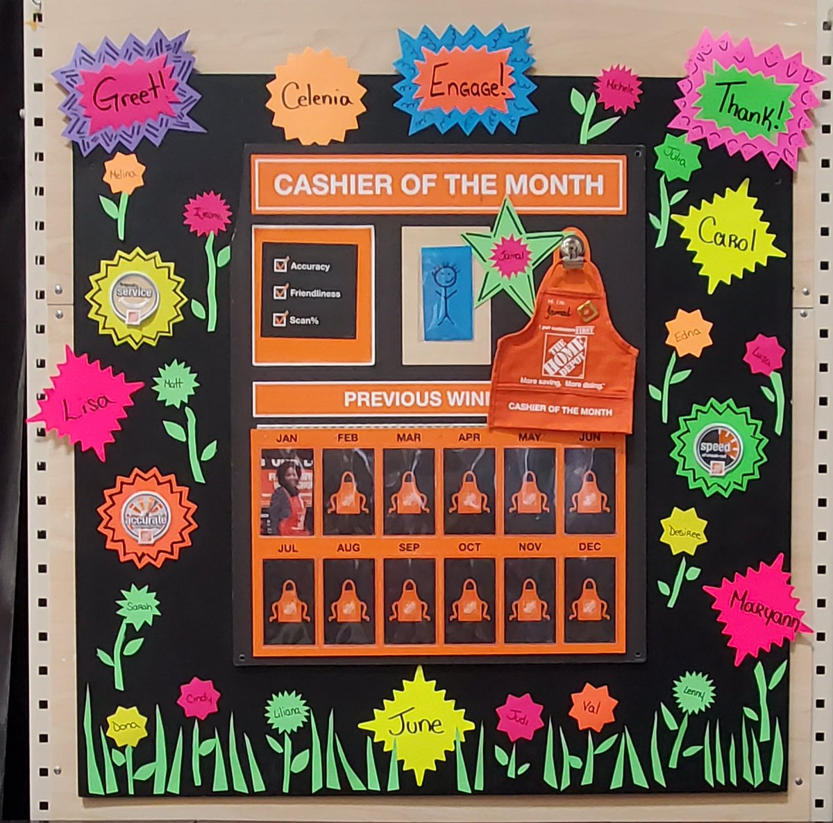 JuneBug1229's tweet photo. We are Springing into Spring with our colorful  #CashieroftheMonth board here at @HD6202 #flowers #GET #FES #headcashiers #cashiers Shout out to Carol our creative HC for the awesome idea!! @hmalak @renzyrvg1 @celenia_garcia @crystal_hanlon @mxm538 @djdiabeets @HouleHeather https://t.co/fgL8i9fCbp