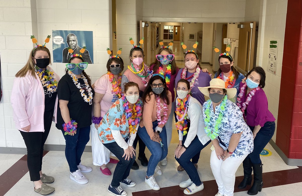 FosterMissi's tweet photo. Aloha from the 6th grade team @CCMMSRedwolves 🌺 #happytrackout https://t.co/AHcw6h7M93