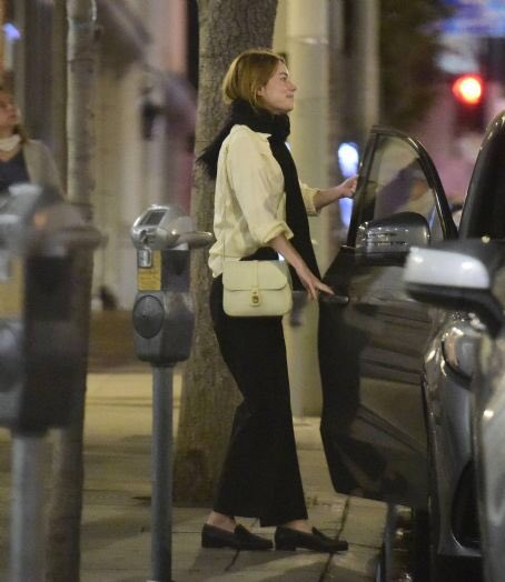 CamilleRBrasil's tweet photo. Camille Rowe e Theo Niarchos foram vistos em West Hollywood ontem, 03 de Março de 2022! 📸 https://t.co/Z7bJyw1zdy